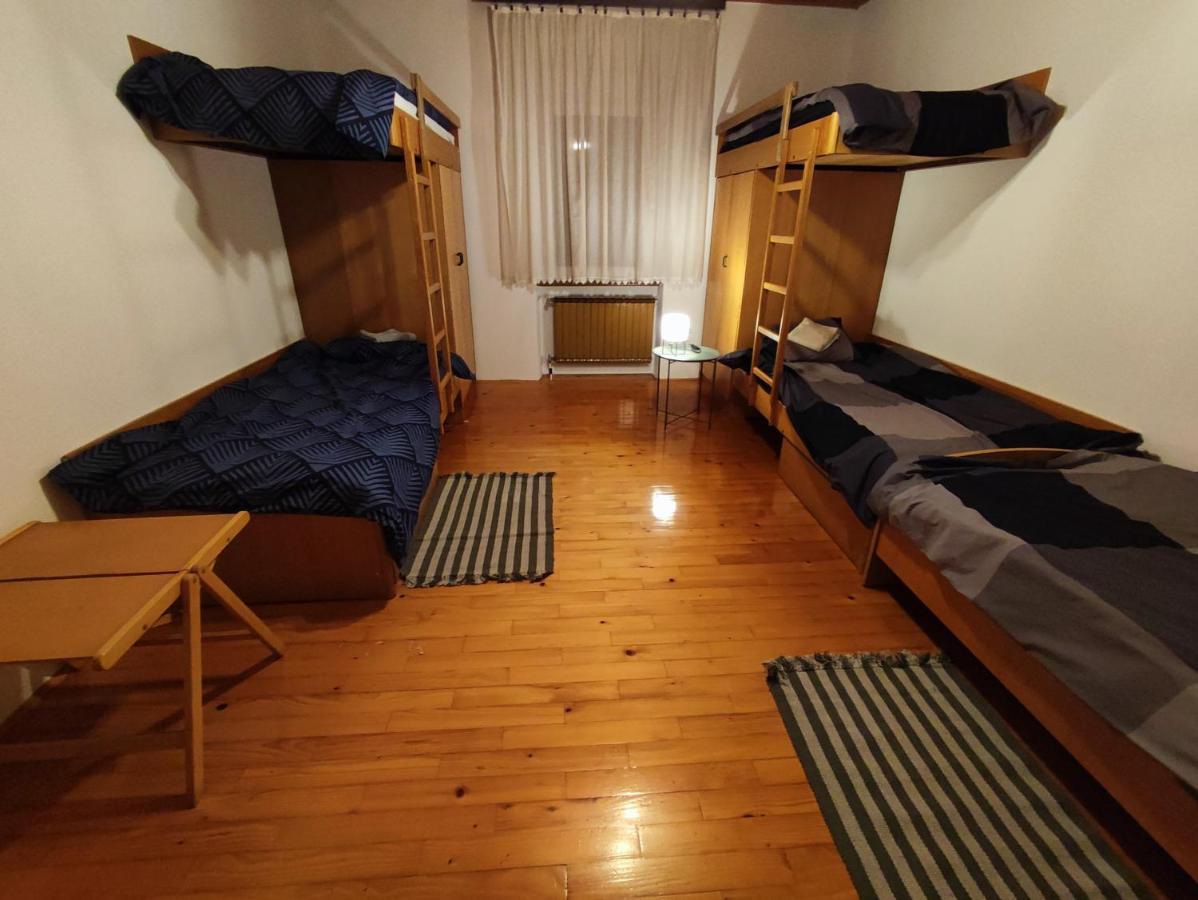 Family Hostel Pivka Eksteriør billede