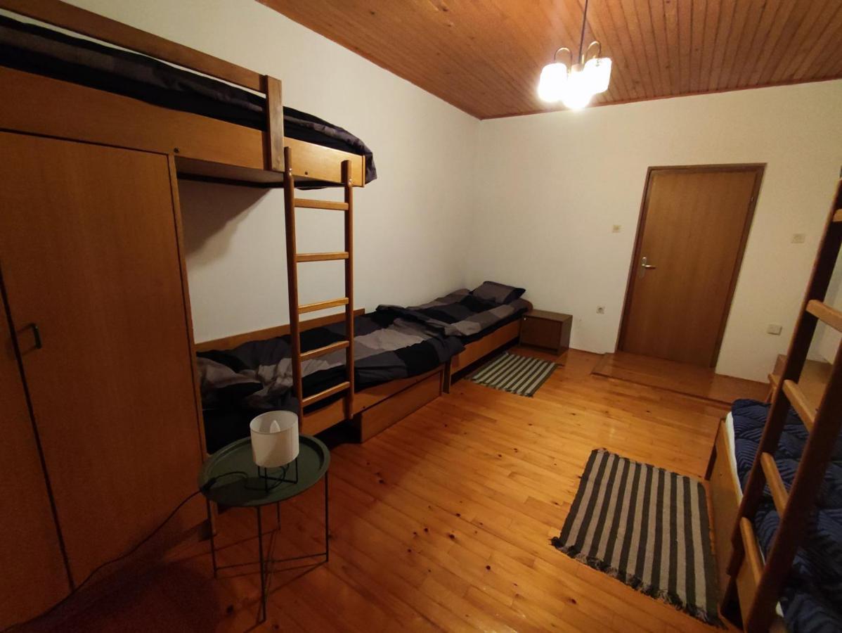 Family Hostel Pivka Eksteriør billede