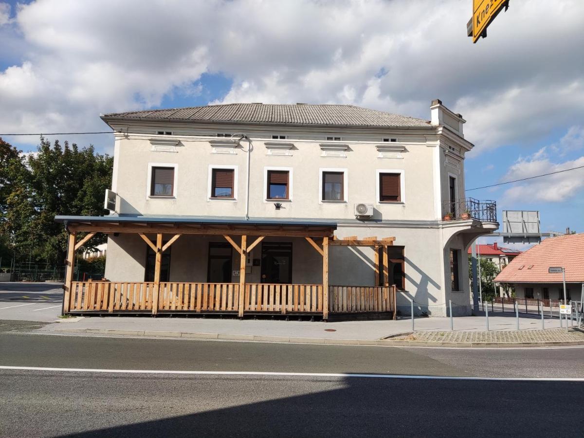 Family Hostel Pivka Eksteriør billede