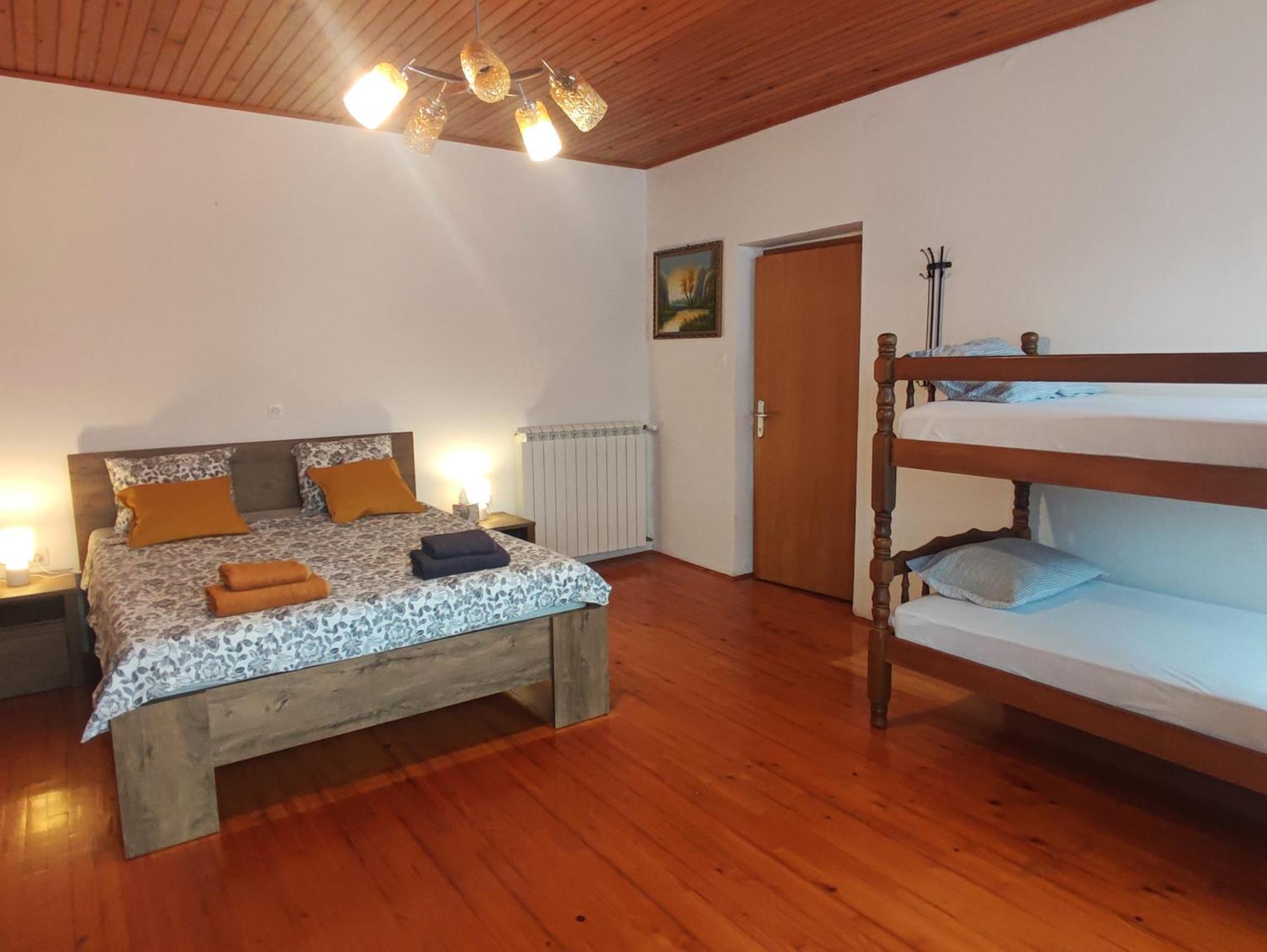 Family Hostel Pivka Eksteriør billede